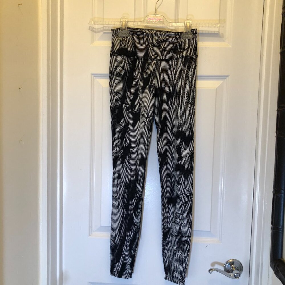 Nike Women's Legendary Waves' Dri-fit Training Capris Size XS EUC - Picture 5 of 9